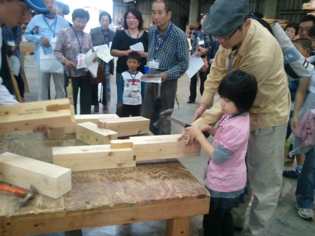 プレカット見学バス